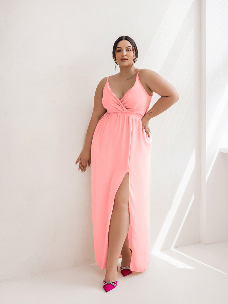 Maxi sukienka z rozcięciem PLUS SIZE...