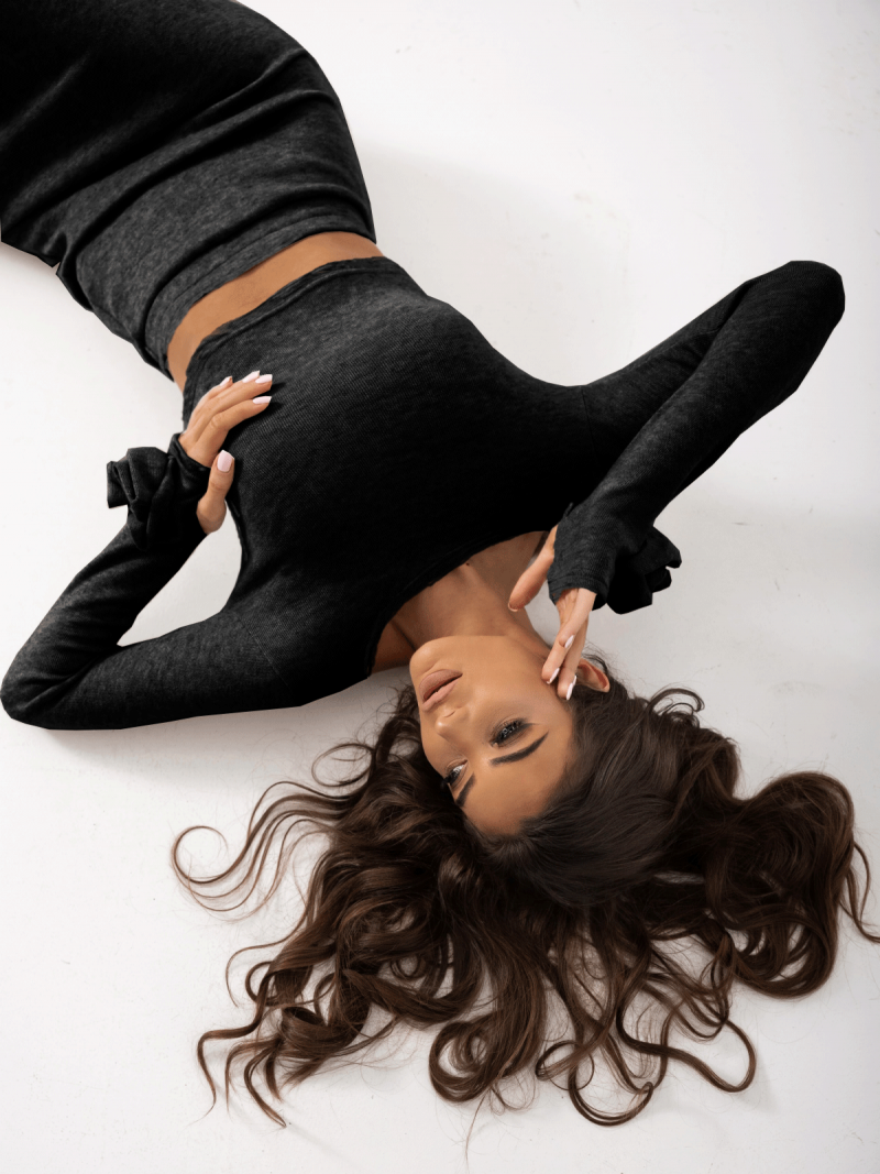 Stylowy komplet dzianinowy ze spódnicą ZAFIRE - czarny
